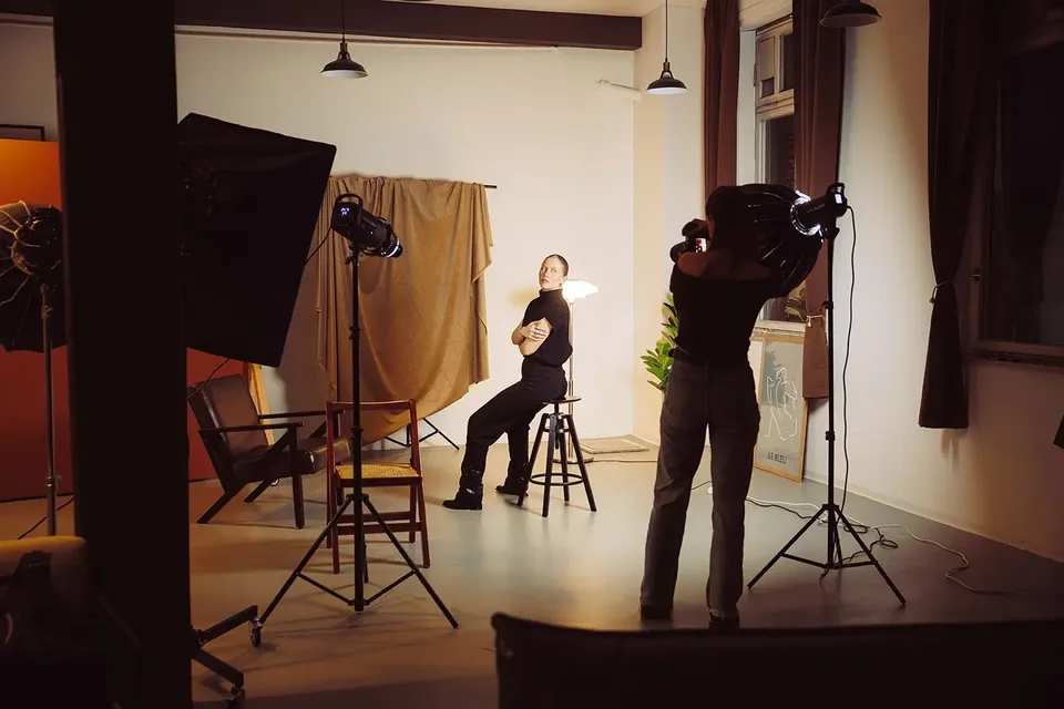 Kim bei einem Shooting im Loft-Studio